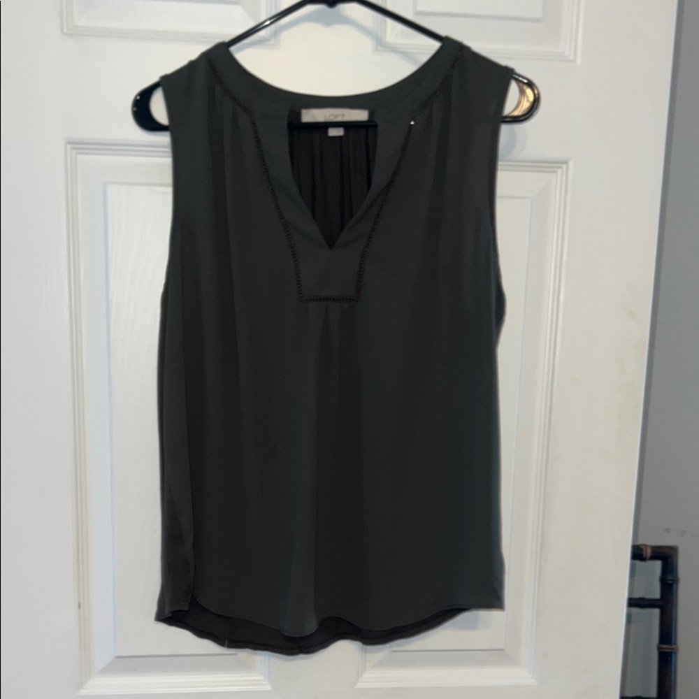 LOFT Black Sleeveless Blouse - medium